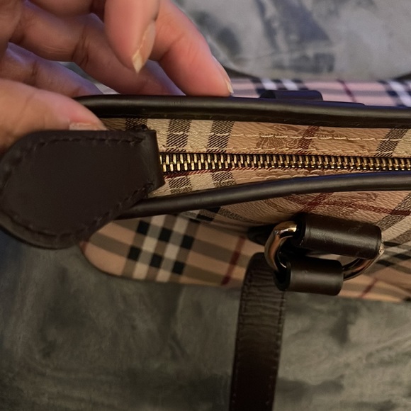 Burberry 100% Authentic tote bag excellent condition - Picture 14 of 17